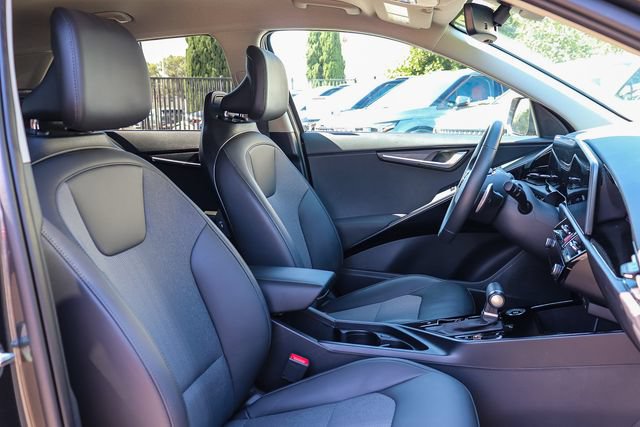Certified 2025 Kia Niro EX FWD image 18
