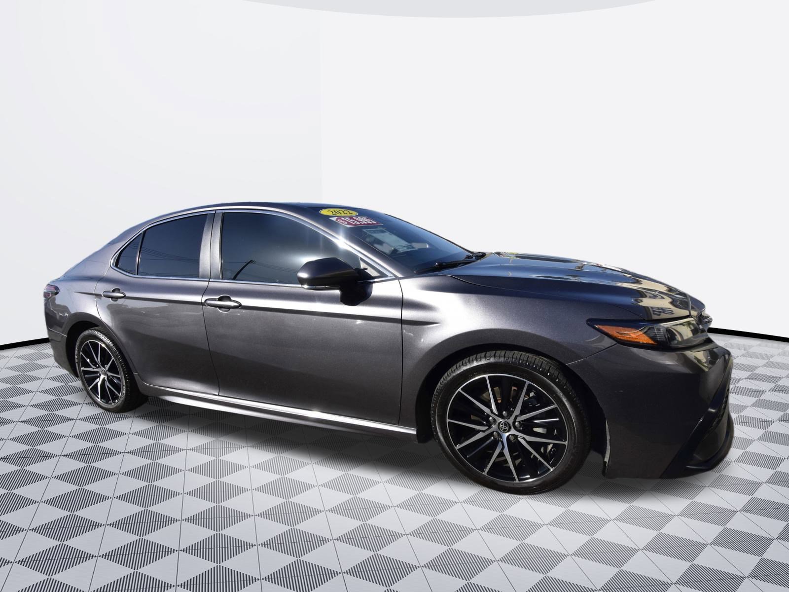 Used 2022 Toyota Camry SE image 4