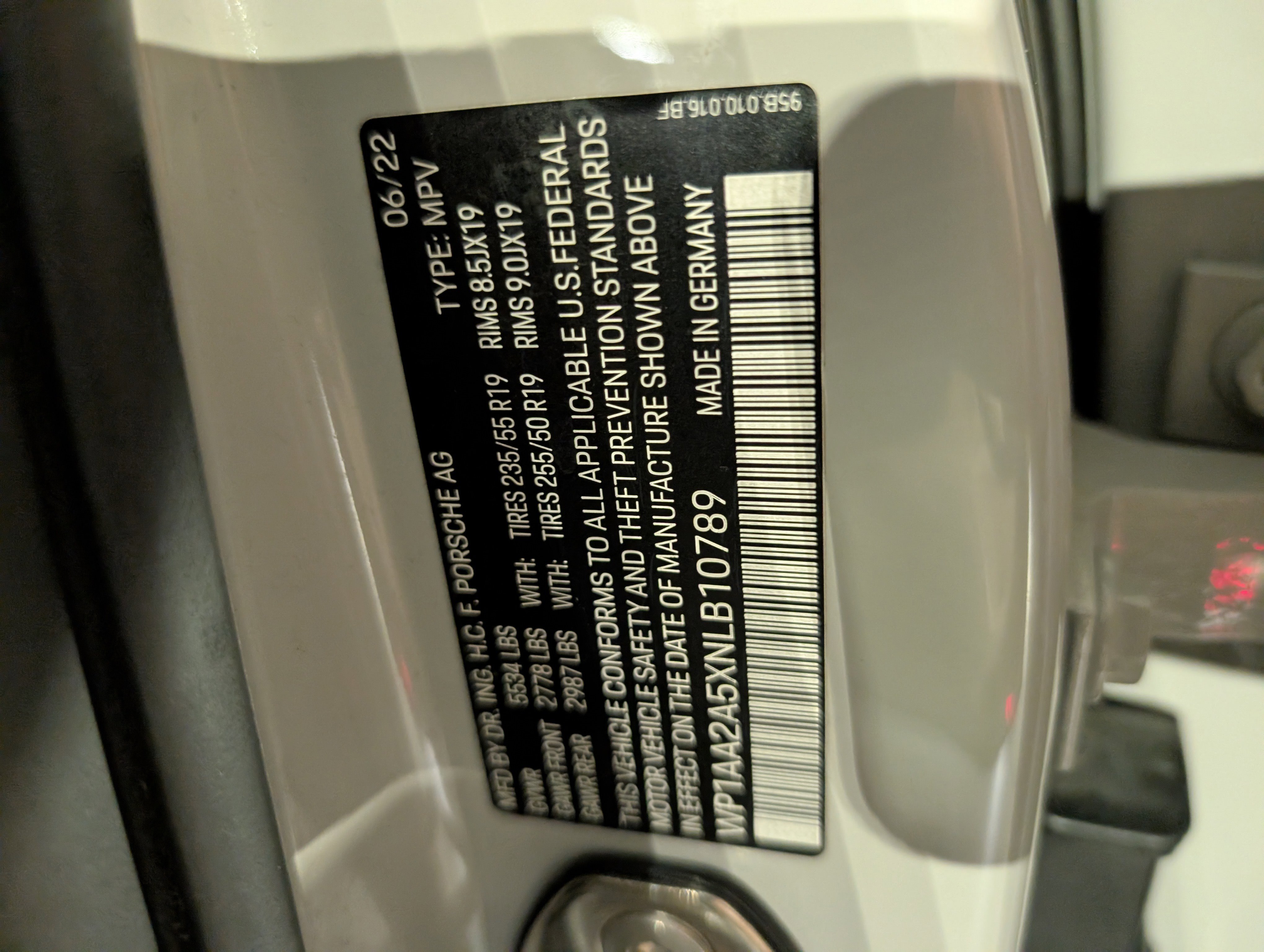 Certified 2022 Porsche Macan image 40