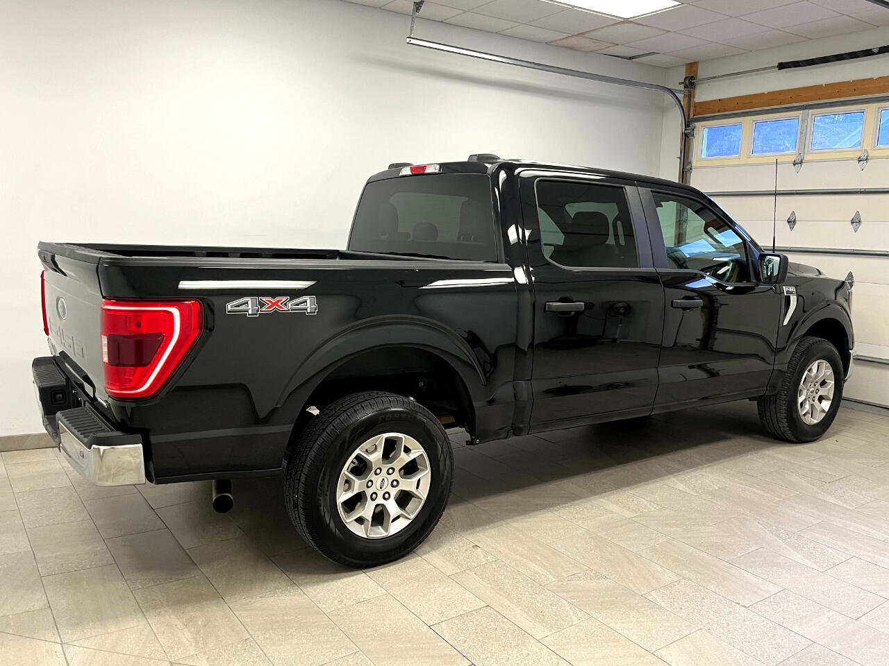 Used 2023 Ford F150 XLT image 3