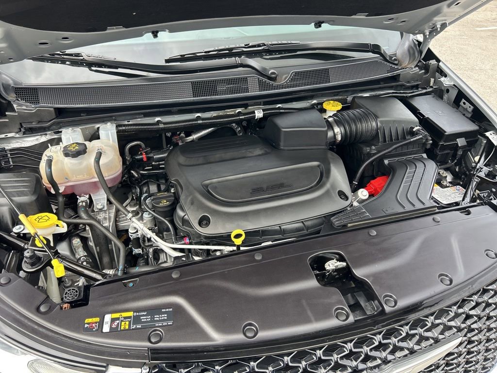 Used 2024 Chrysler Pacifica Touring-L image 16