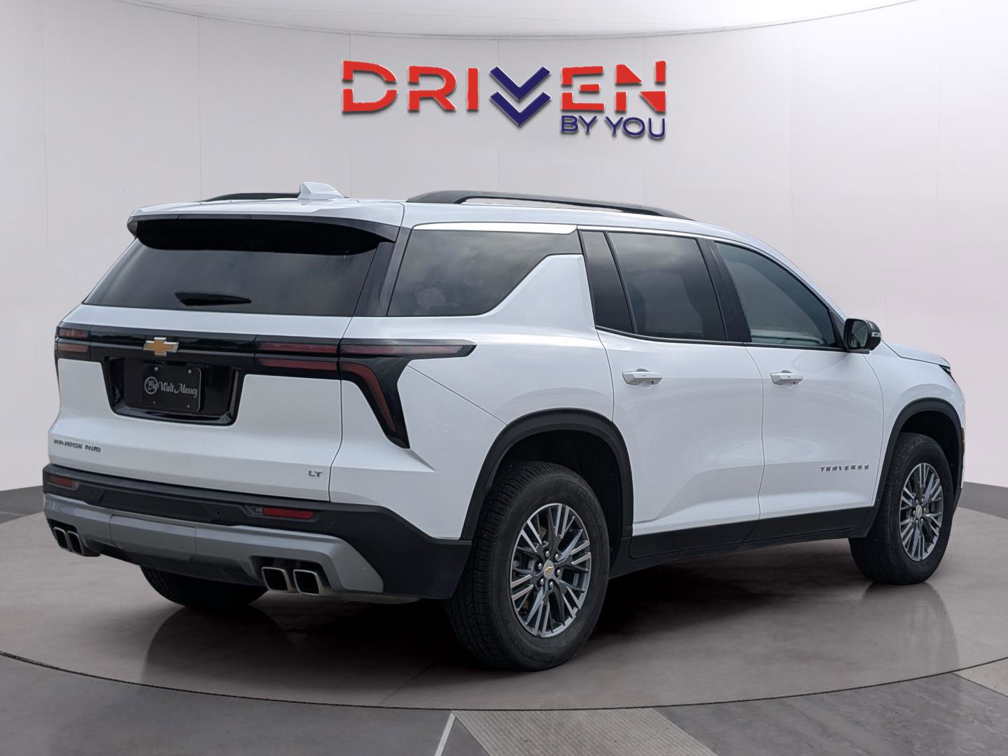 Used 2024 Chevrolet Traverse LT image 5