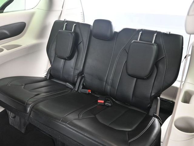 Used 2023 Chrysler Pacifica Touring-L image 21
