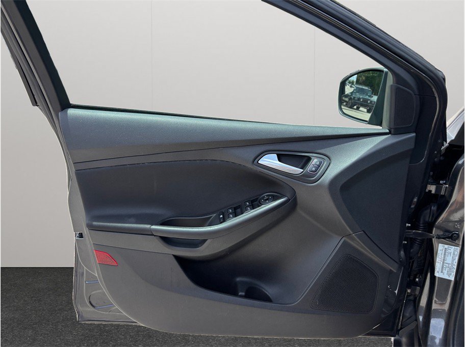 Used 2018 Ford Focus SE FWD image 15