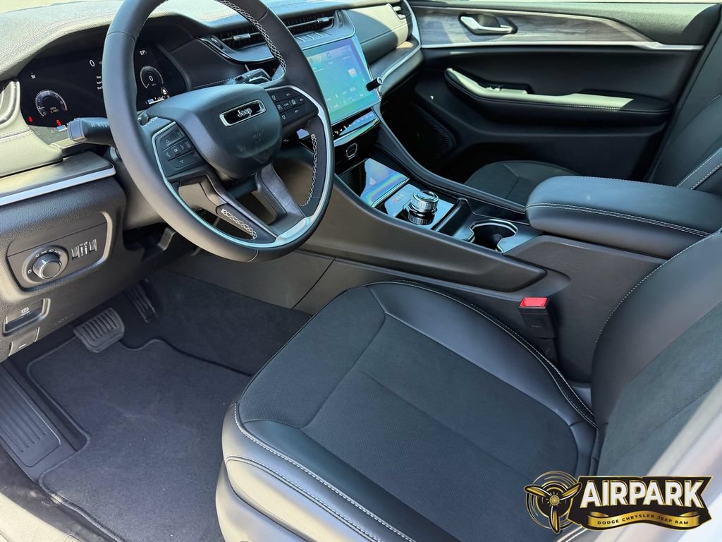 New 2026 Jeep Grand Cherokee Altitude RWD image 16