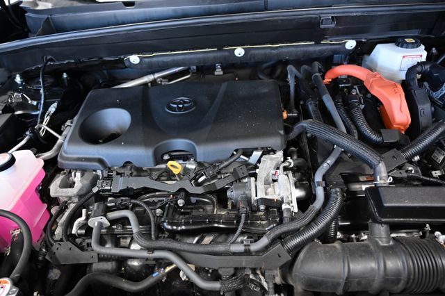 Used 2022 Toyota Venza LE AWD/4WD image 32