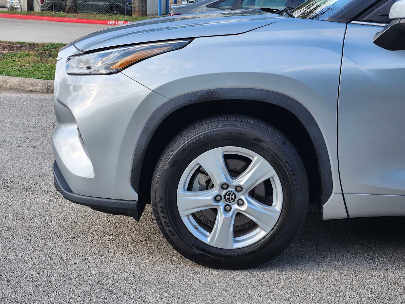 Used 2023 Toyota Highlander LE FWD image 8