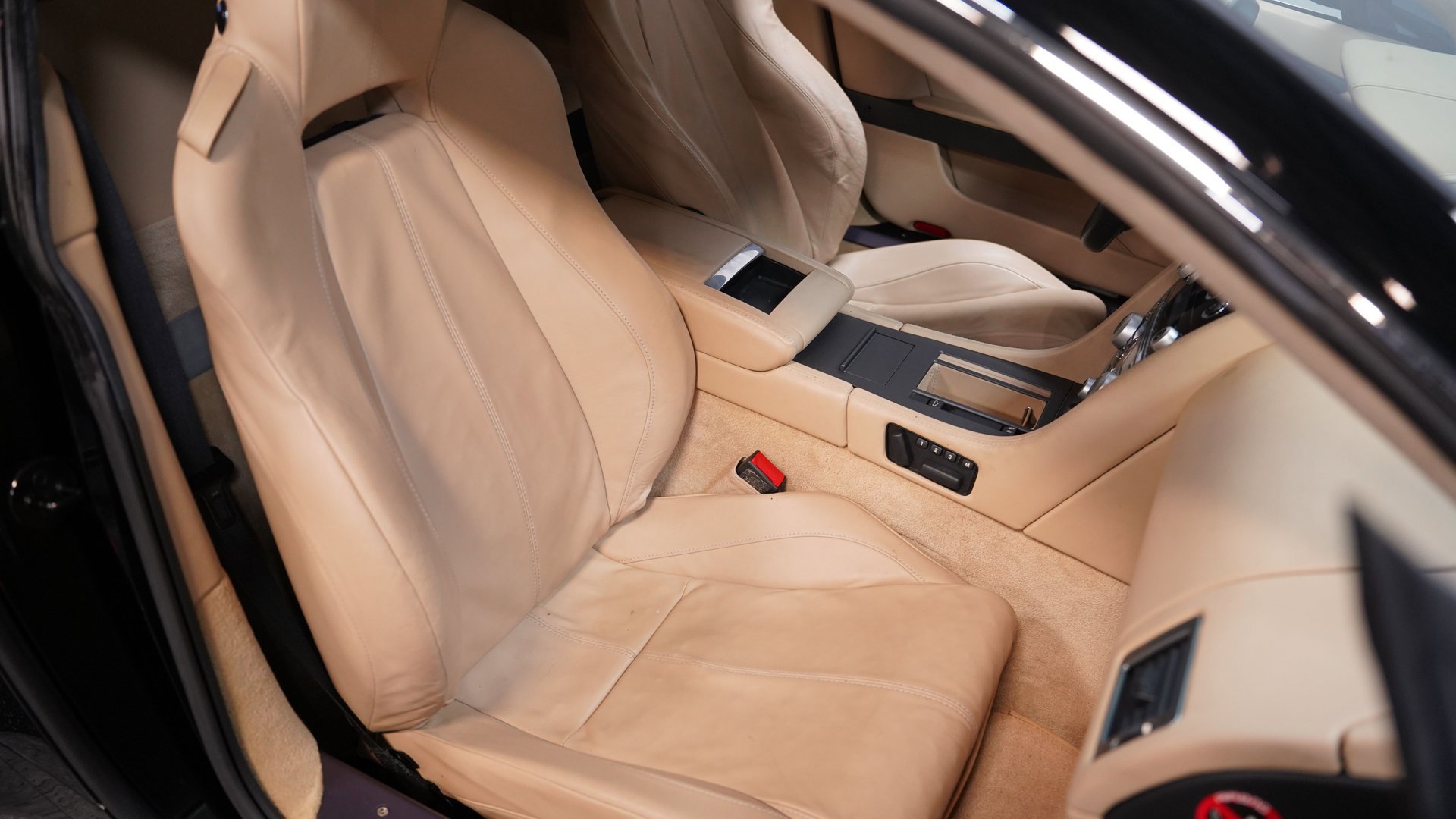 Used 2009 Aston Martin V8 Vantage V8 image 37