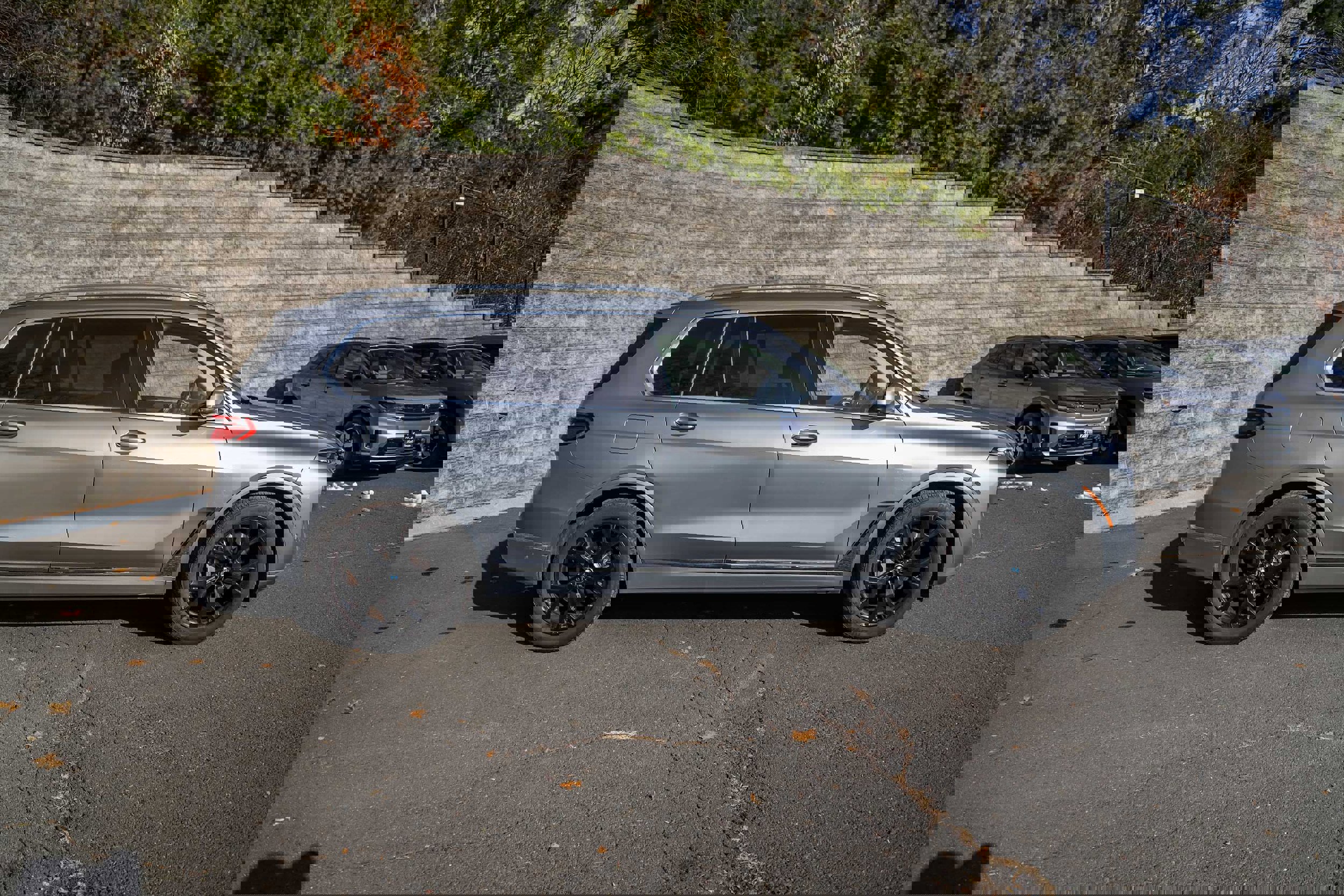 Used 2024 BMW X7 xDrive40i w/ Premium Package image 3