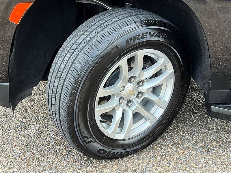 Used 2022 Chevrolet Suburban LT RWD image 50