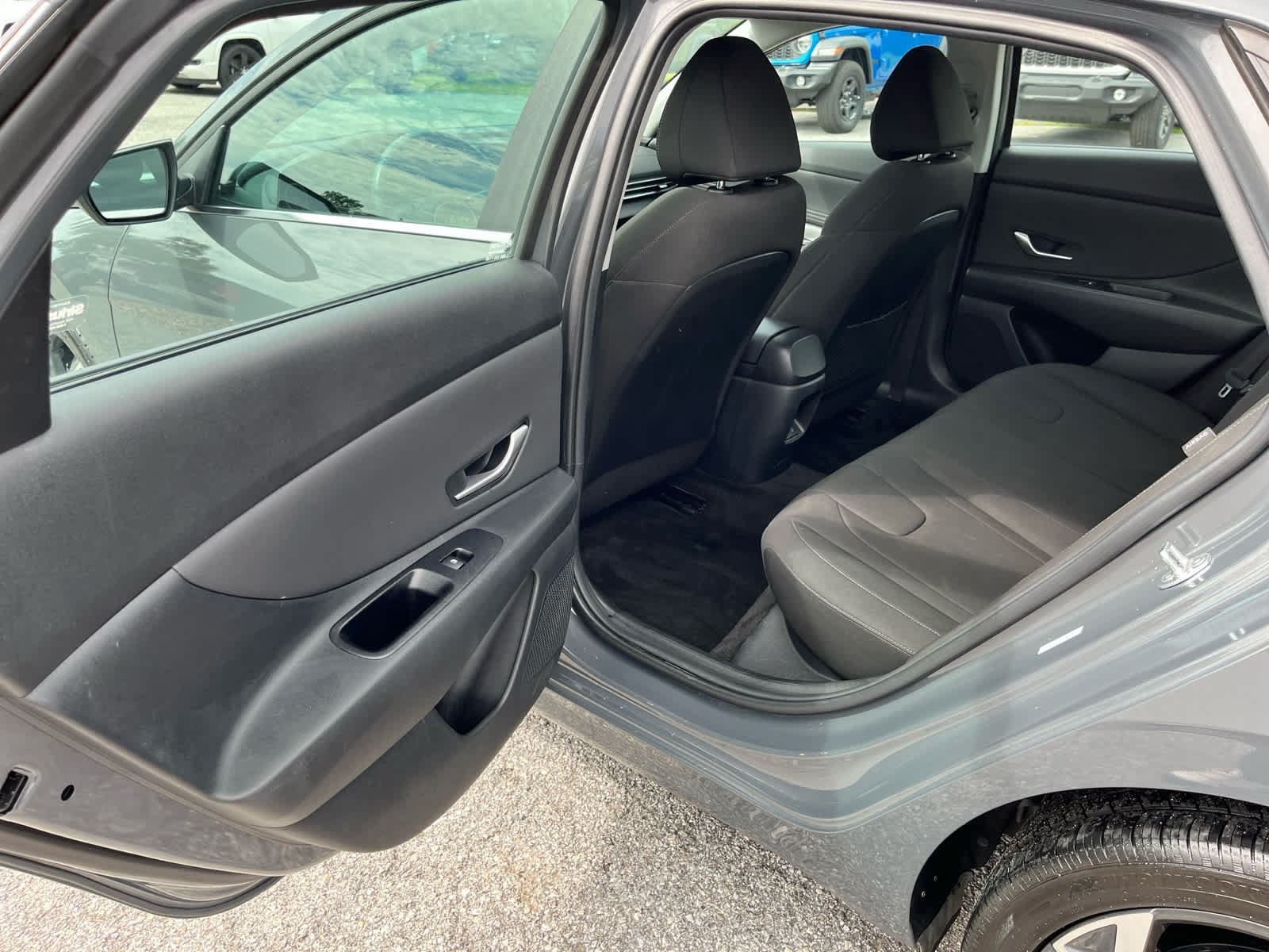 Used 2025 Hyundai Elantra SEL FWD image 23