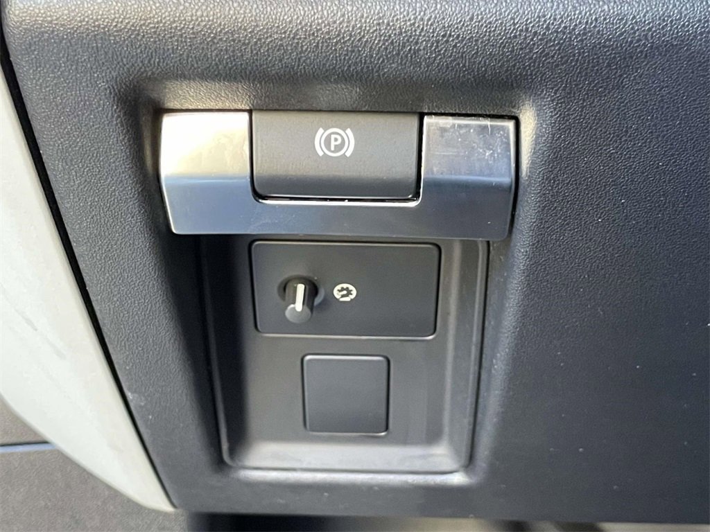 Used 2023 Land Rover Defender 110 S image 19