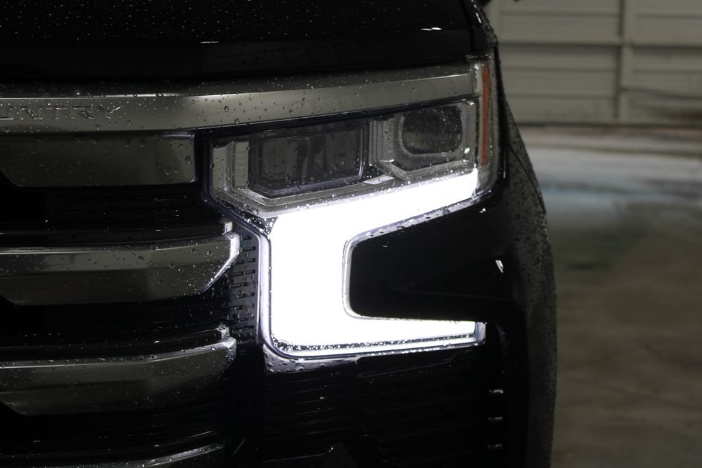Used 2025 Chevrolet Silverado 1500 High Country AWD/4WD image 16