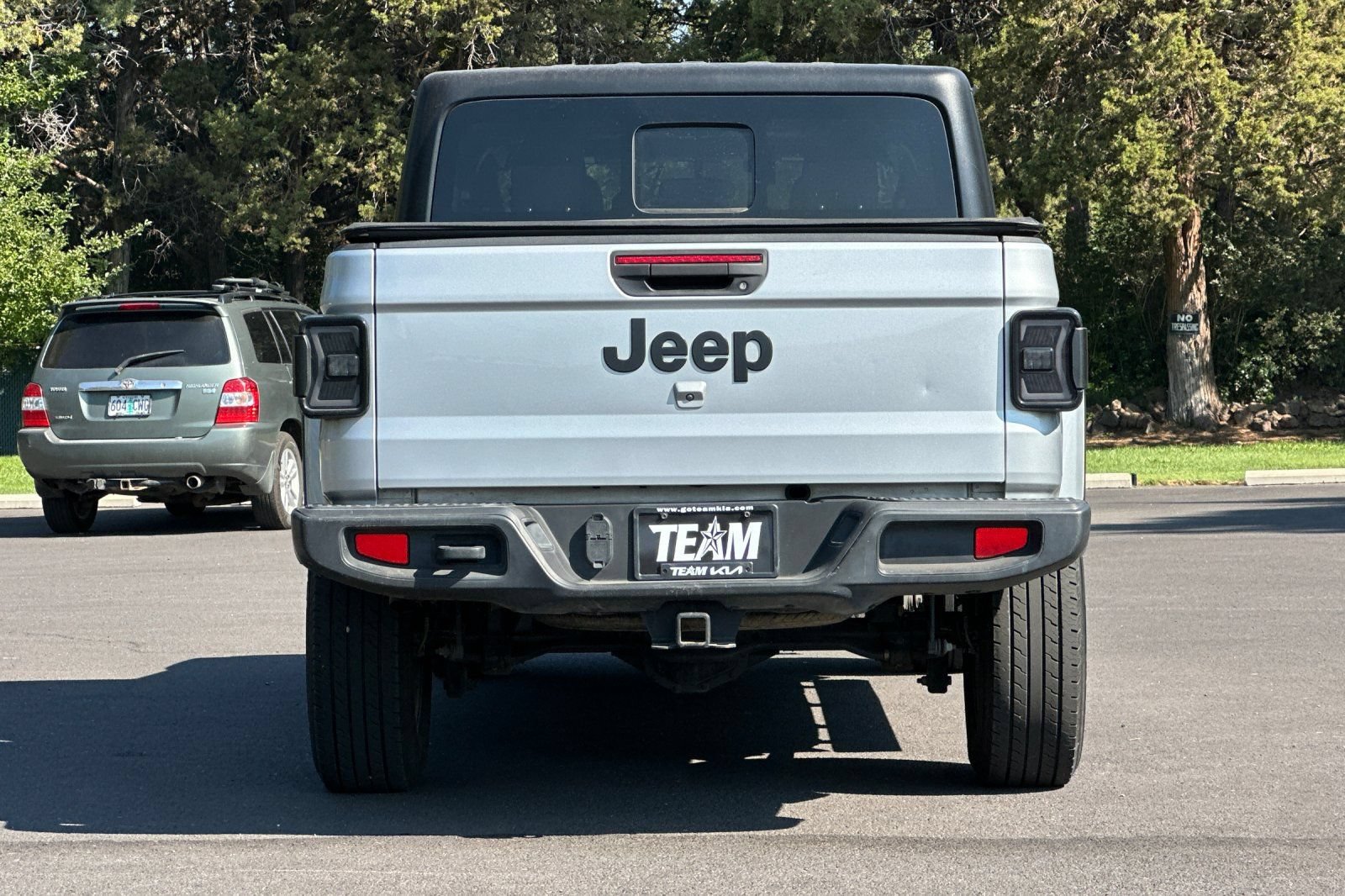 Used 2023 Jeep Gladiator Sport AWD/4WD image 5