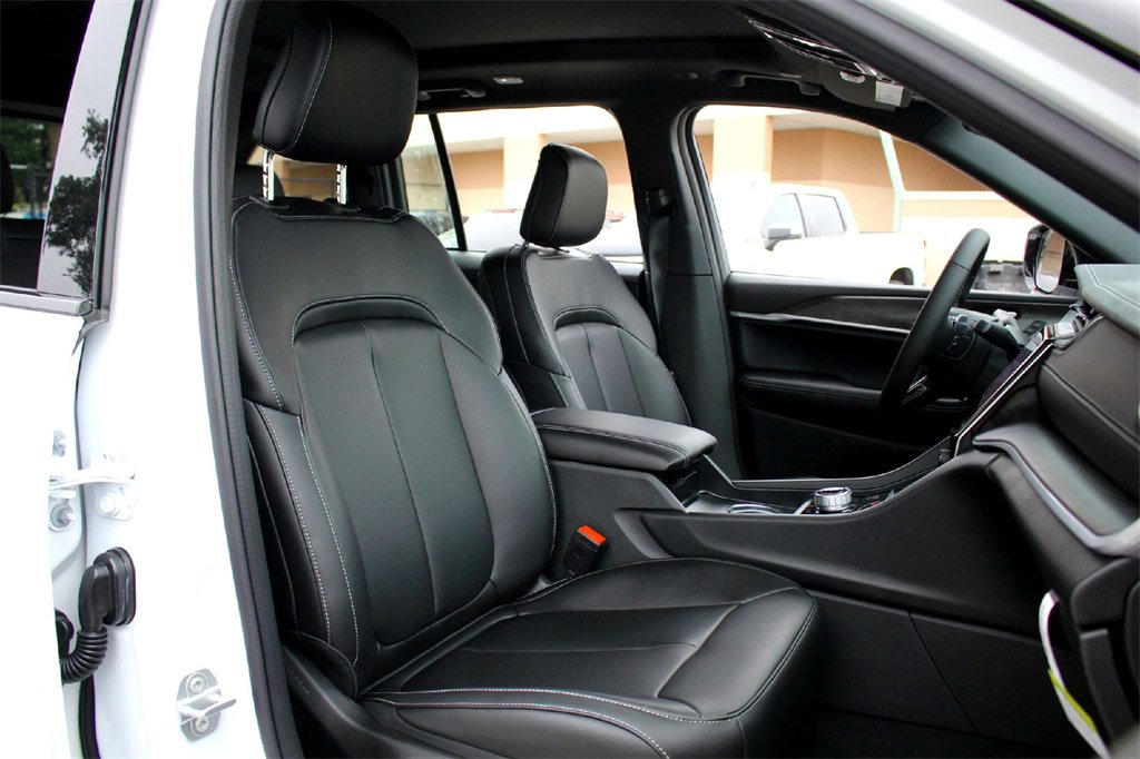 New 2025 Jeep Grand Cherokee Limited w/ MOPAR Finishing Package image 14