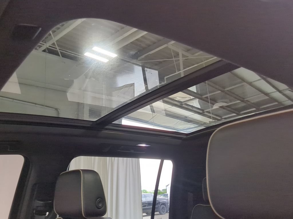 Used 2023 GMC Yukon XL SLT w/ SLT Premium Package AWD/4WD image 23