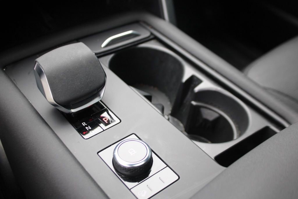 Certified 2024 Land Rover Discovery Dynamic SE image 24