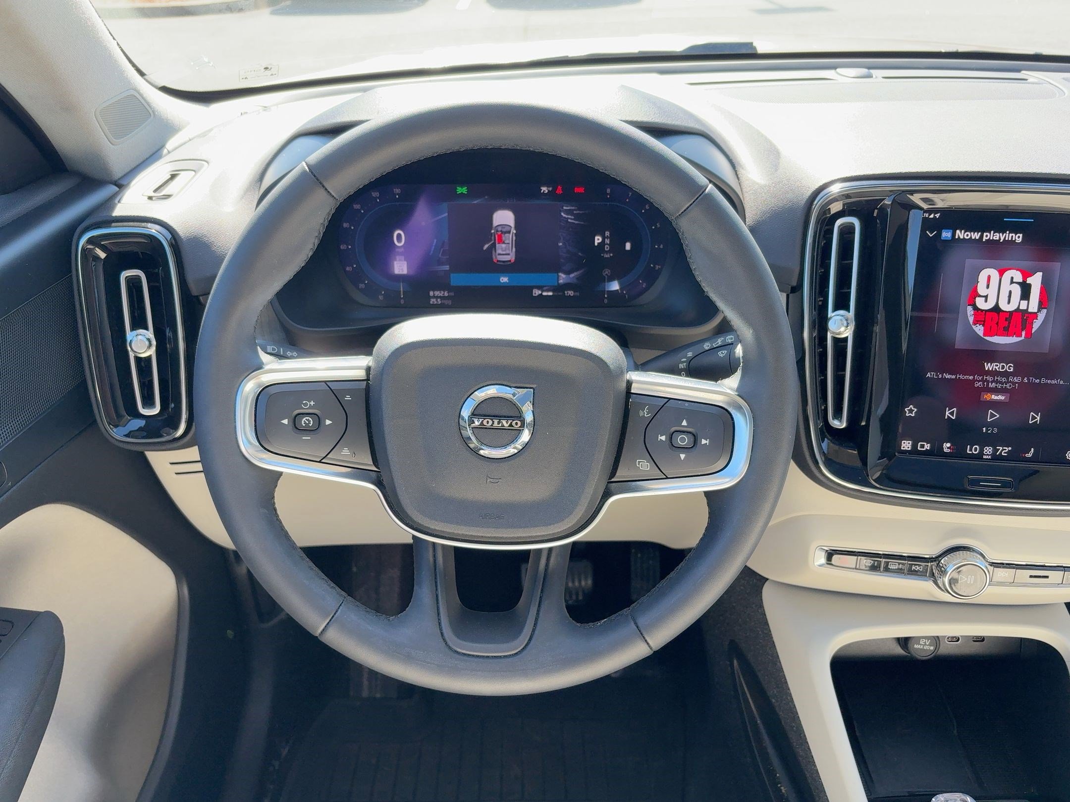 Used 2023 Volvo XC40 B5 Plus w/ Climate Package image 25