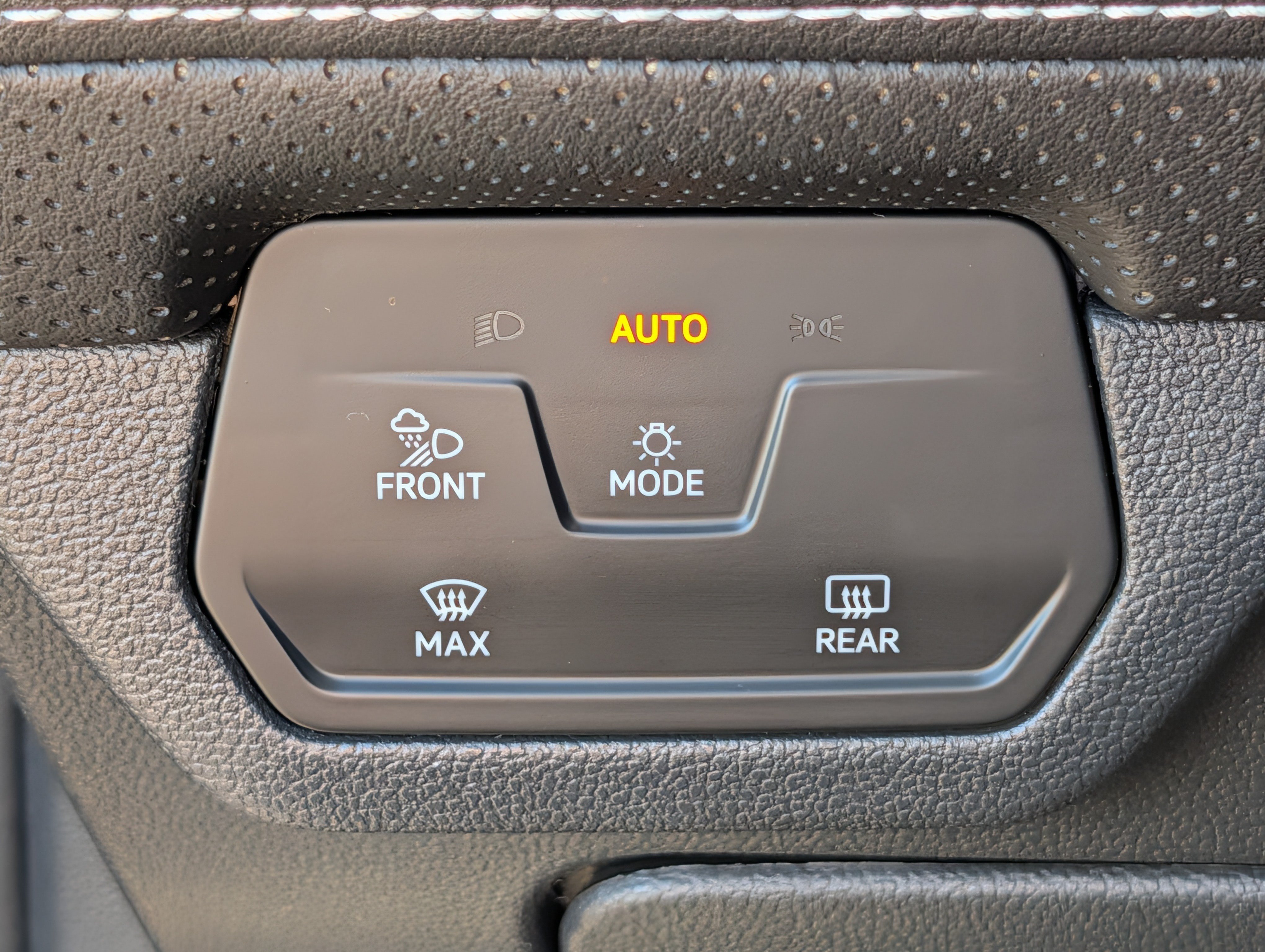 Used 2024 Volkswagen Atlas Cross Sport SEL AWD/4WD image 26