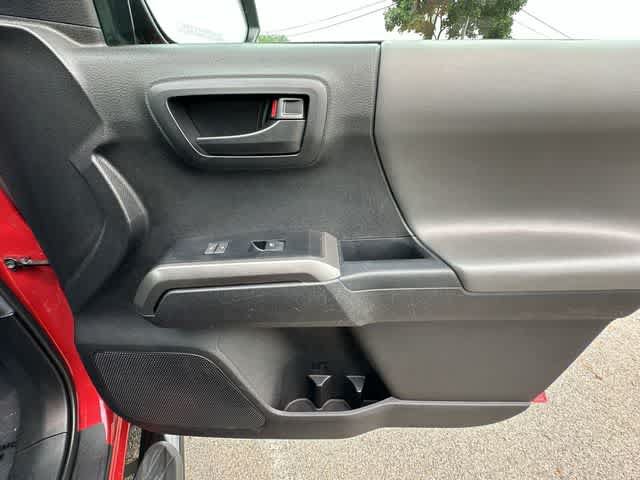 Used 2022 Toyota Tacoma SR5 AWD/4WD image 19