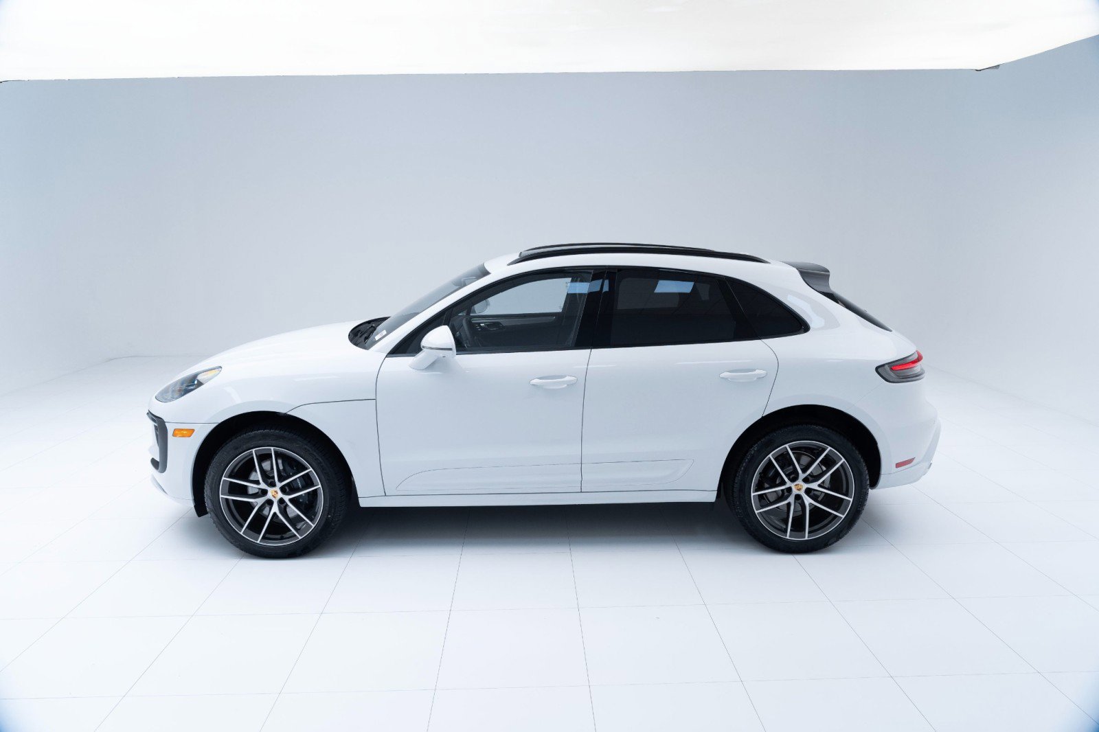 New 2025 Porsche Macan image 2