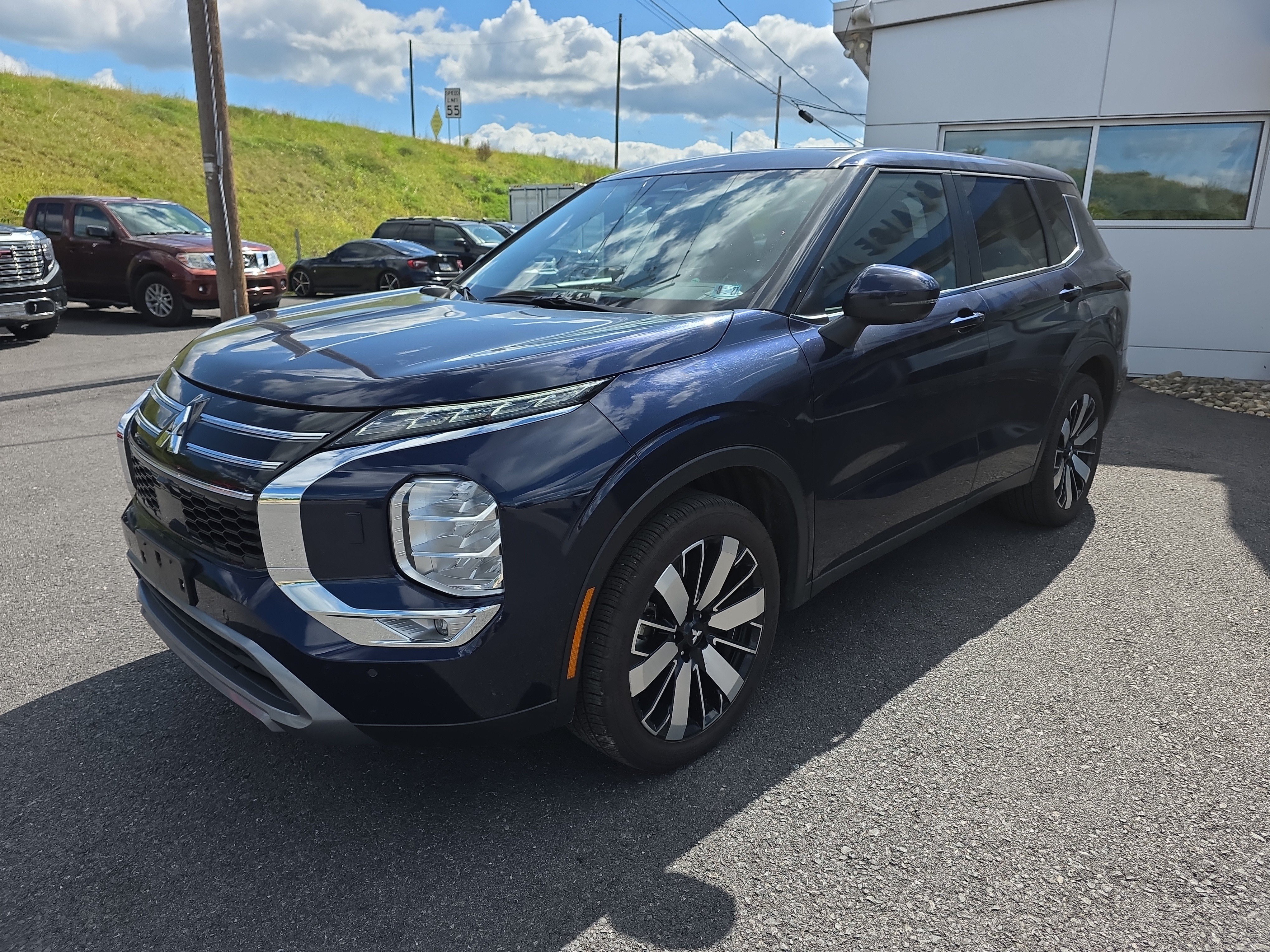 Used 2025 Mitsubishi Outlander SE AWD/4WD image 7