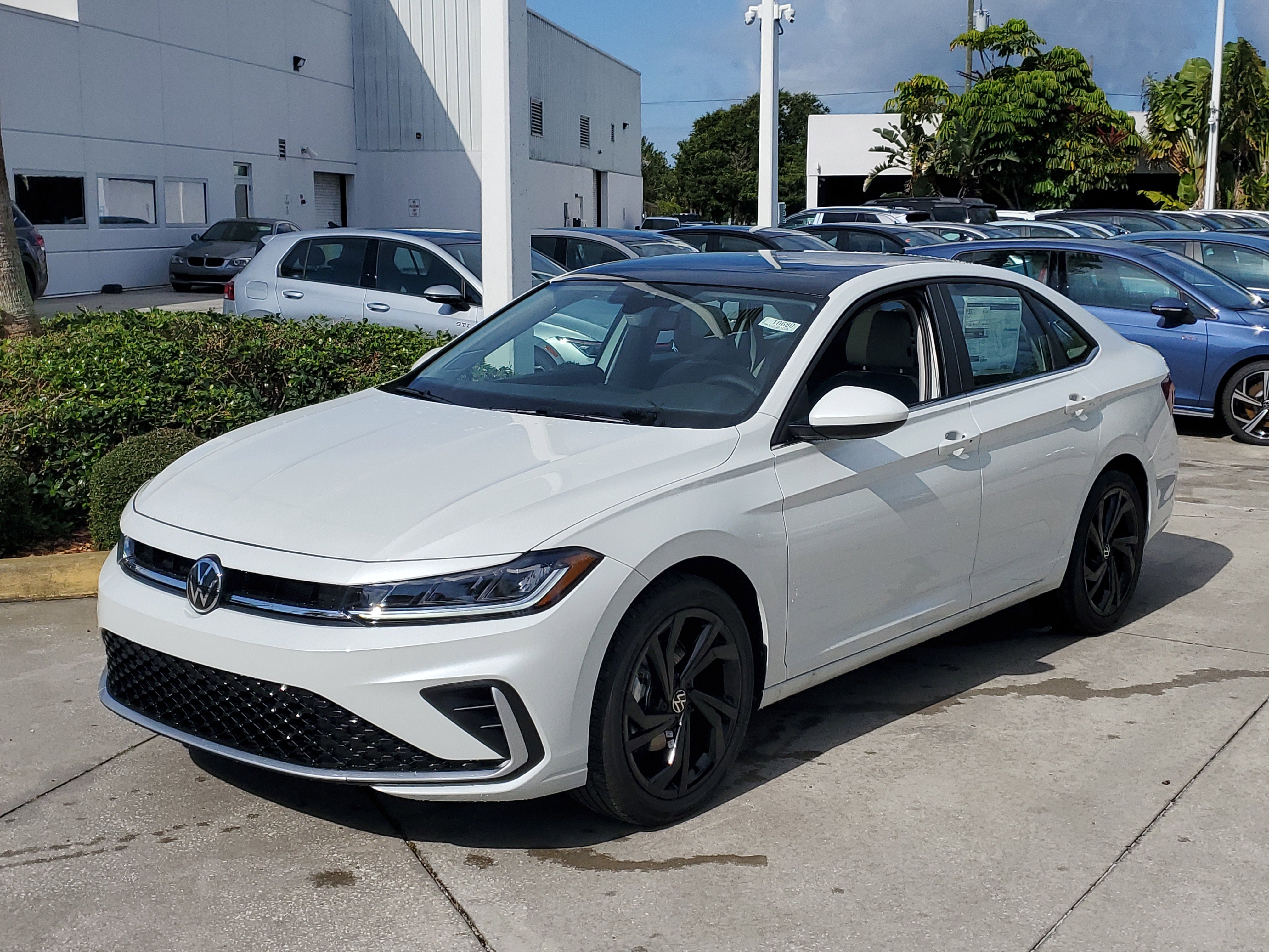 New 2025 Volkswagen Jetta SE image 2