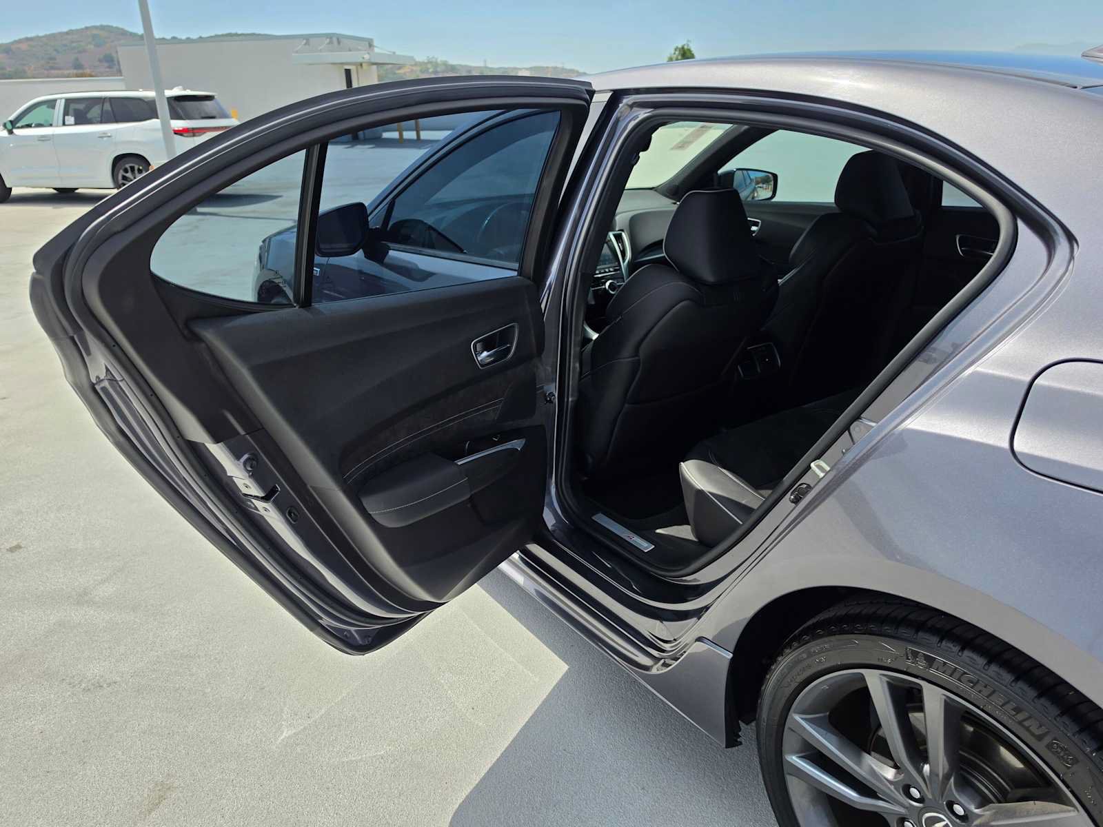 Used 2018 Acura TLX w/ Technology & A-SPEC Package FWD image 15