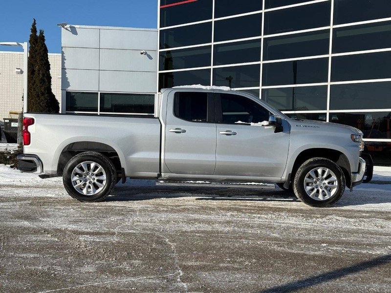 Used 2020 Chevrolet Silverado 1500 LT image 2