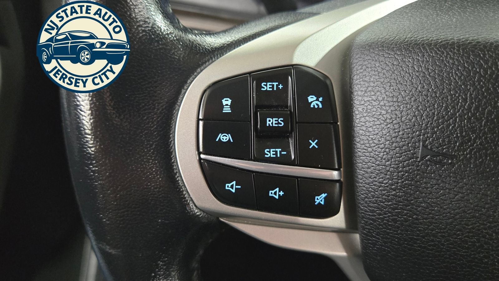 Used 2021 Ford Explorer Limited w/ Equipment Group 301A AWD/4WD image 18