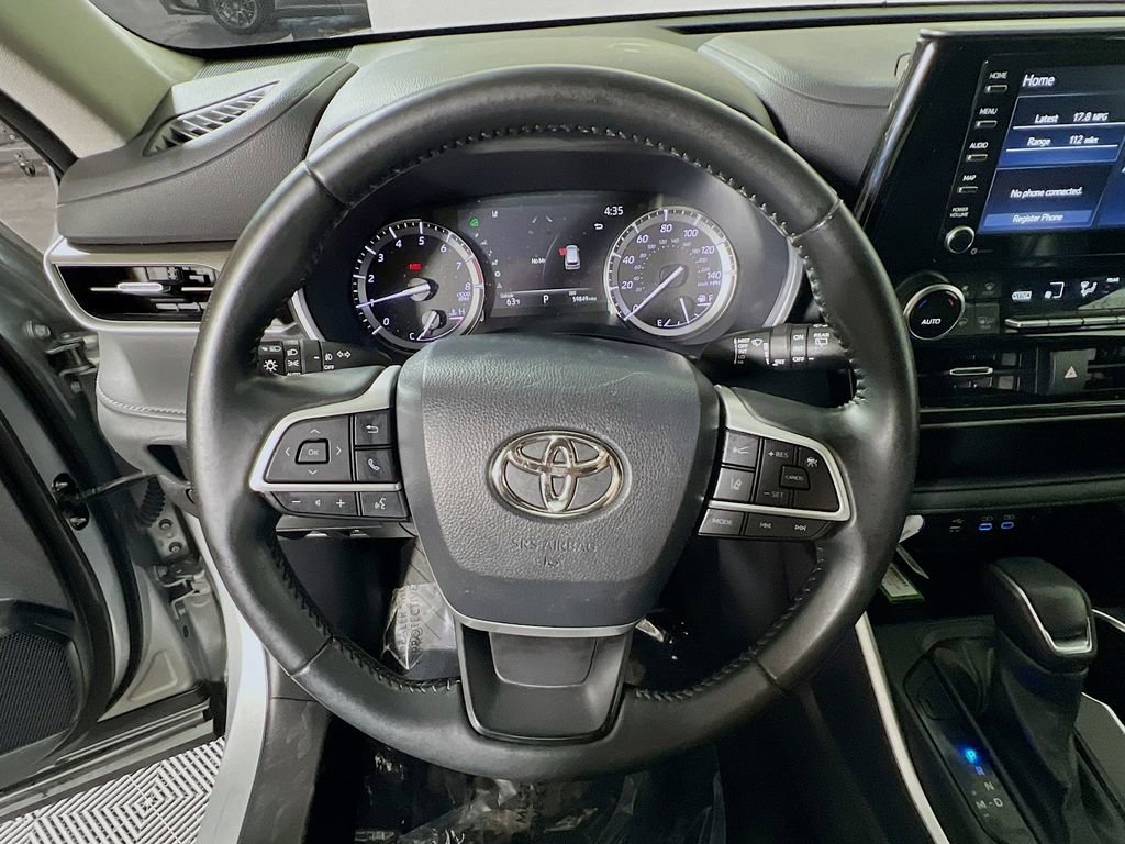 Used 2022 Toyota Highlander XLE AWD/4WD image 11