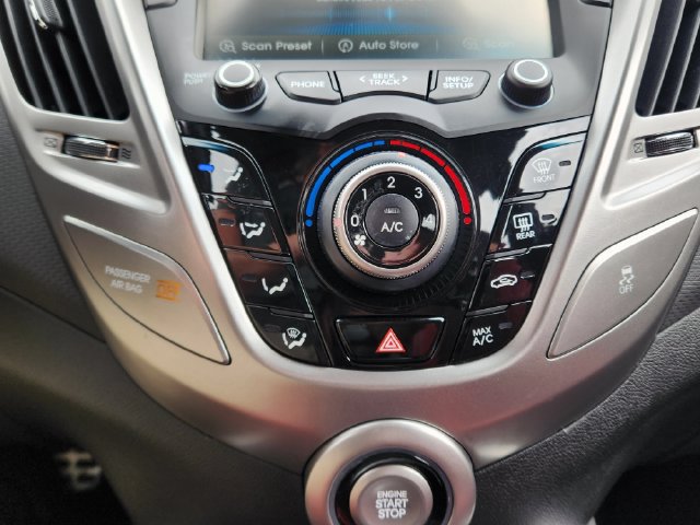 Used 2012 Hyundai Veloster w/ Tech Pkg FWD image 17