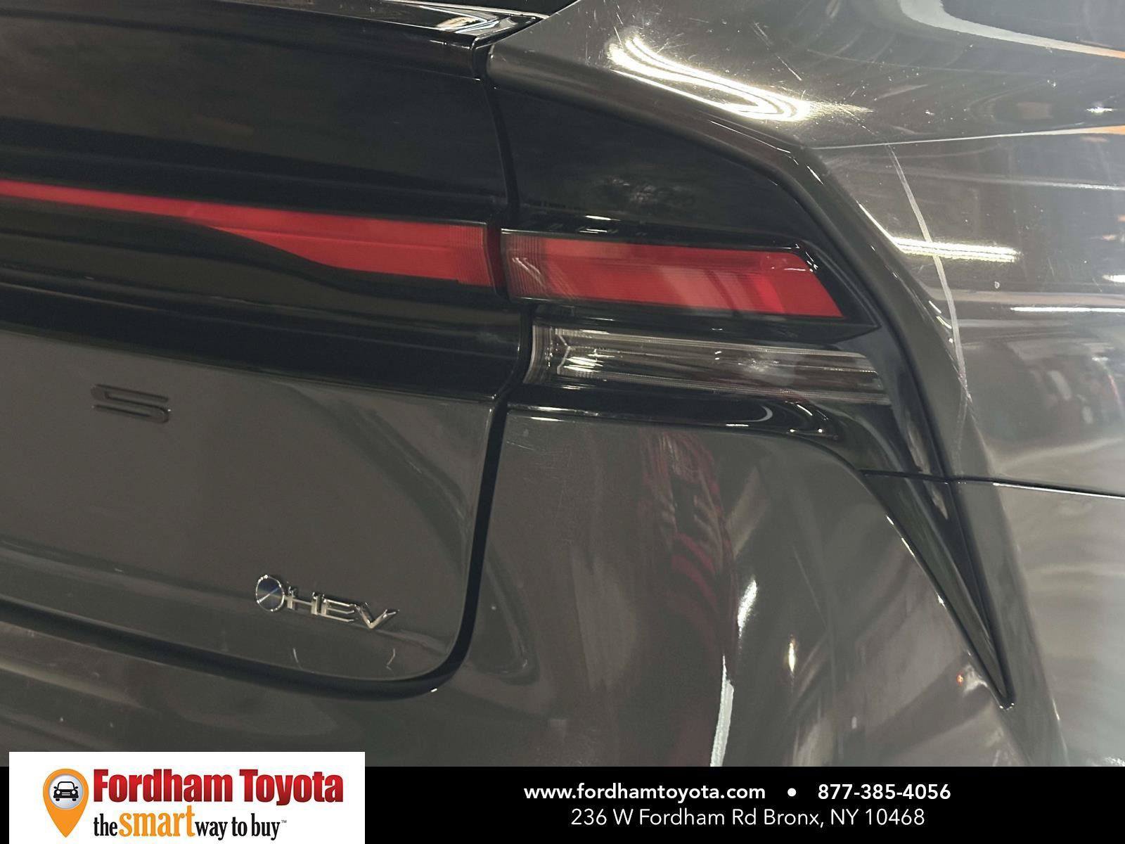 Certified 2024 Toyota Prius LE AWD/4WD image 11