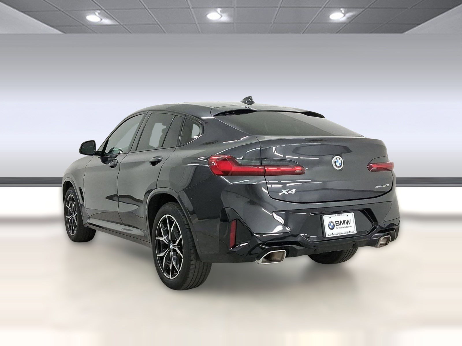Used 2025 BMW X4 xDrive30i image 3