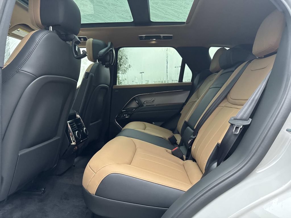 New 2026 Land Rover Range Rover Sport Dynamic SE AWD/4WD image 13