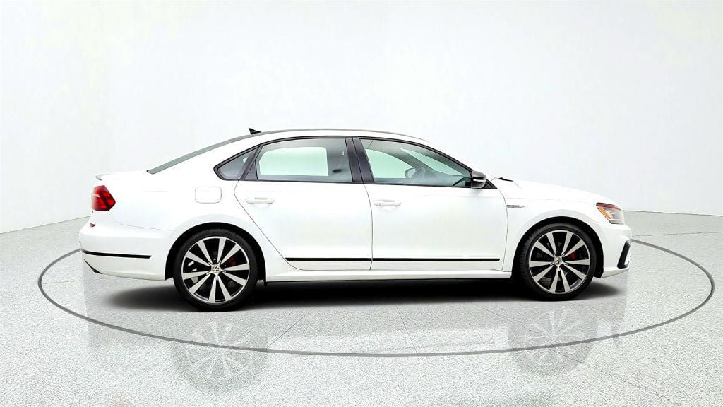 Used 2018 Volkswagen Passat 3.6 FWD image 4