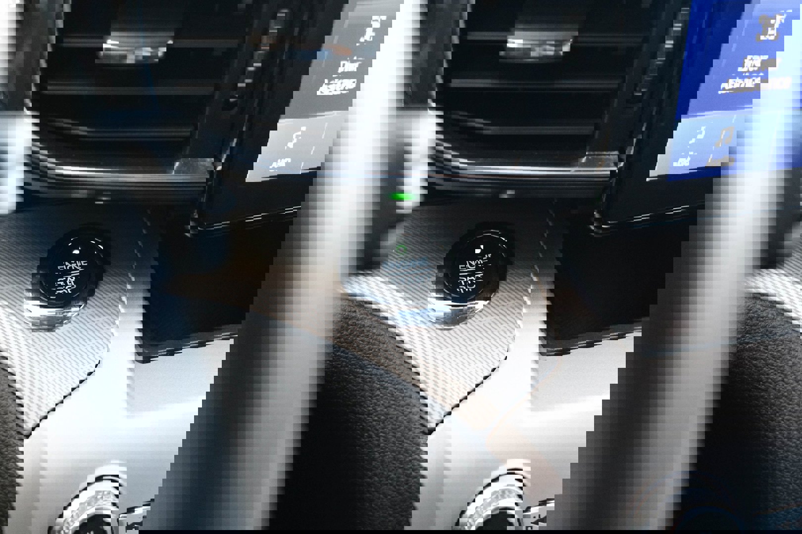 Used 2021 Ford Explorer XLT w/ Equipment Group 202A image 31