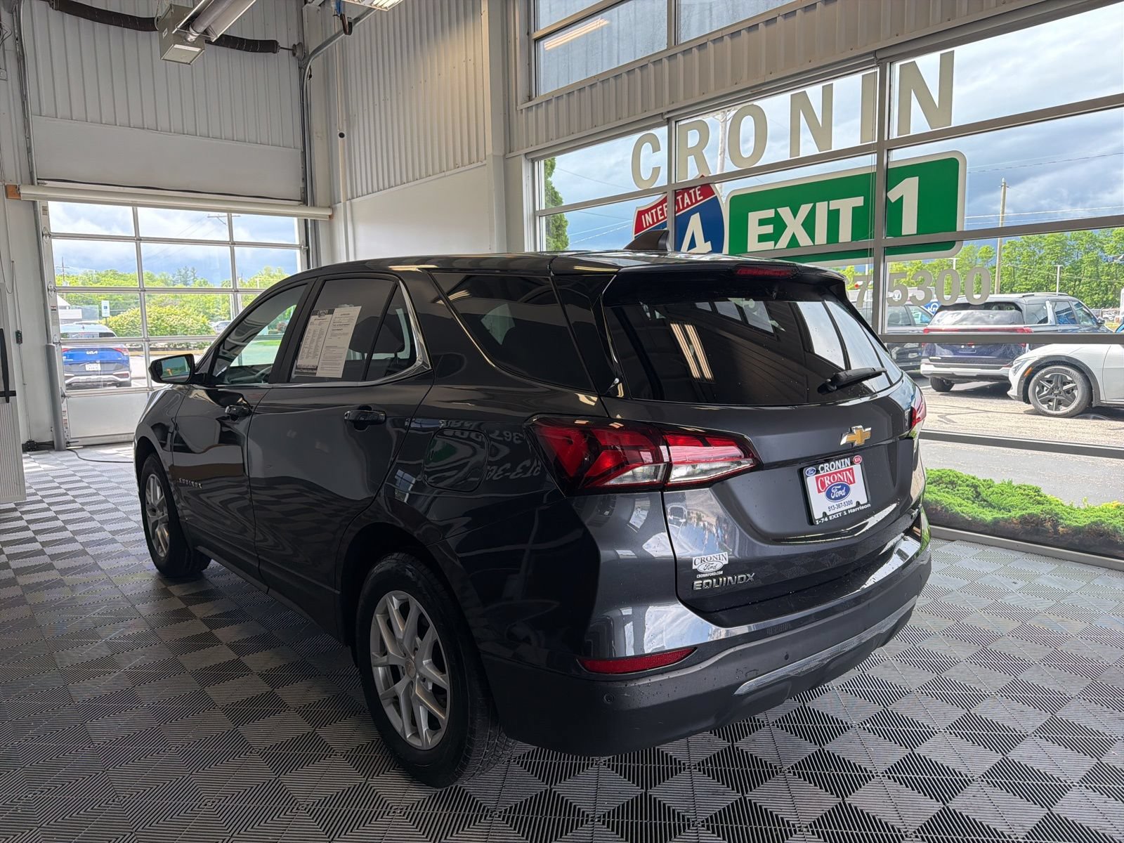 Used 2023 Chevrolet Equinox LT w/ Driver Convenience Package AWD/4WD image 4