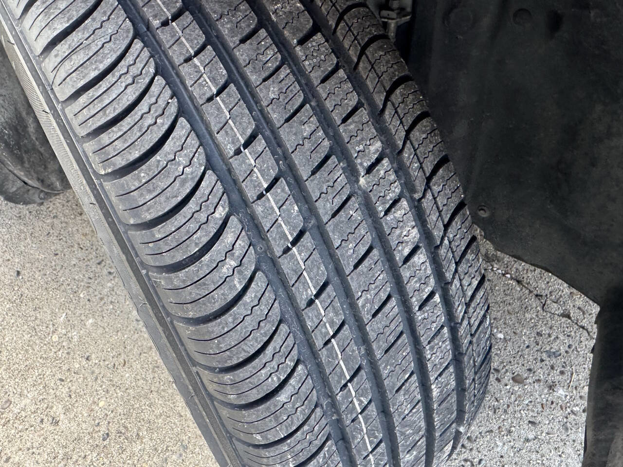 Used 2019 Jeep Cherokee Latitude w/ Cold Weather Group image 20