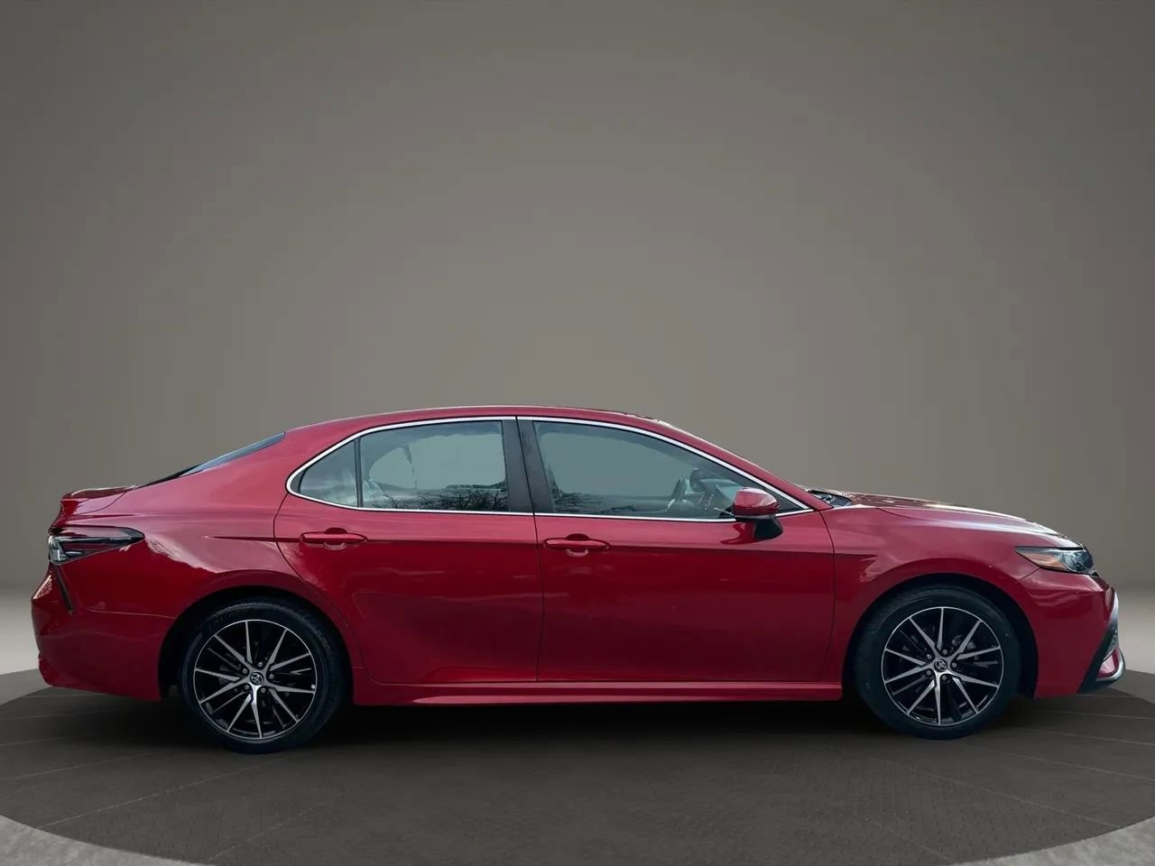 Used 2021 Toyota Camry SE image 11