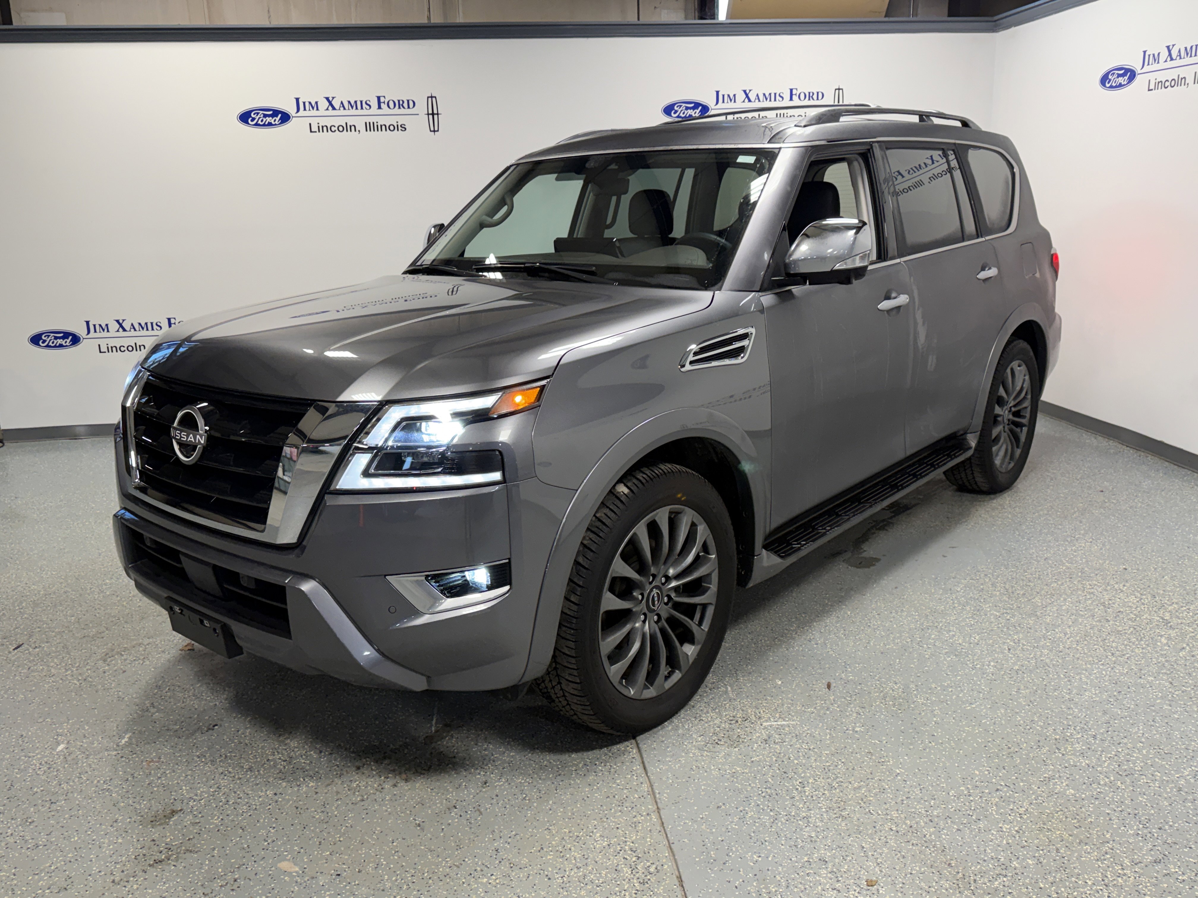 Used 2024 Nissan Armada Platinum w/ Captain's Chairs Package image 3