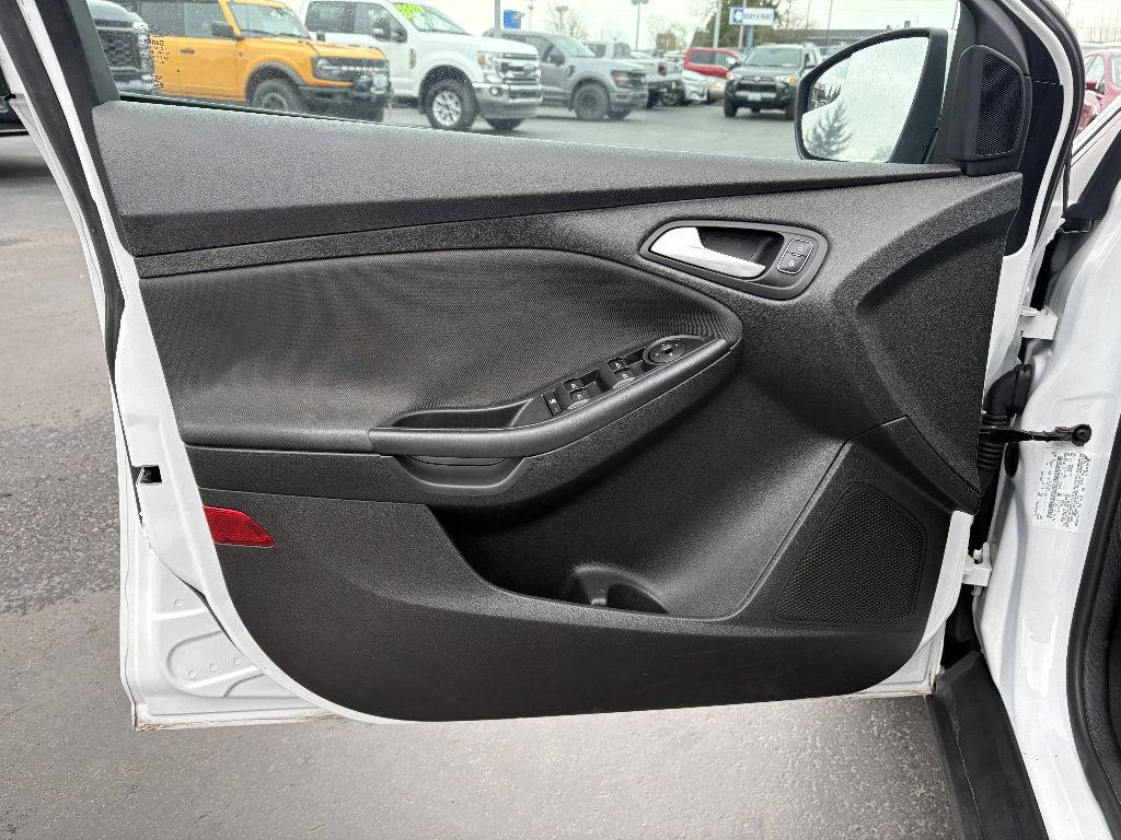 Used 2016 Ford Focus SE image 26