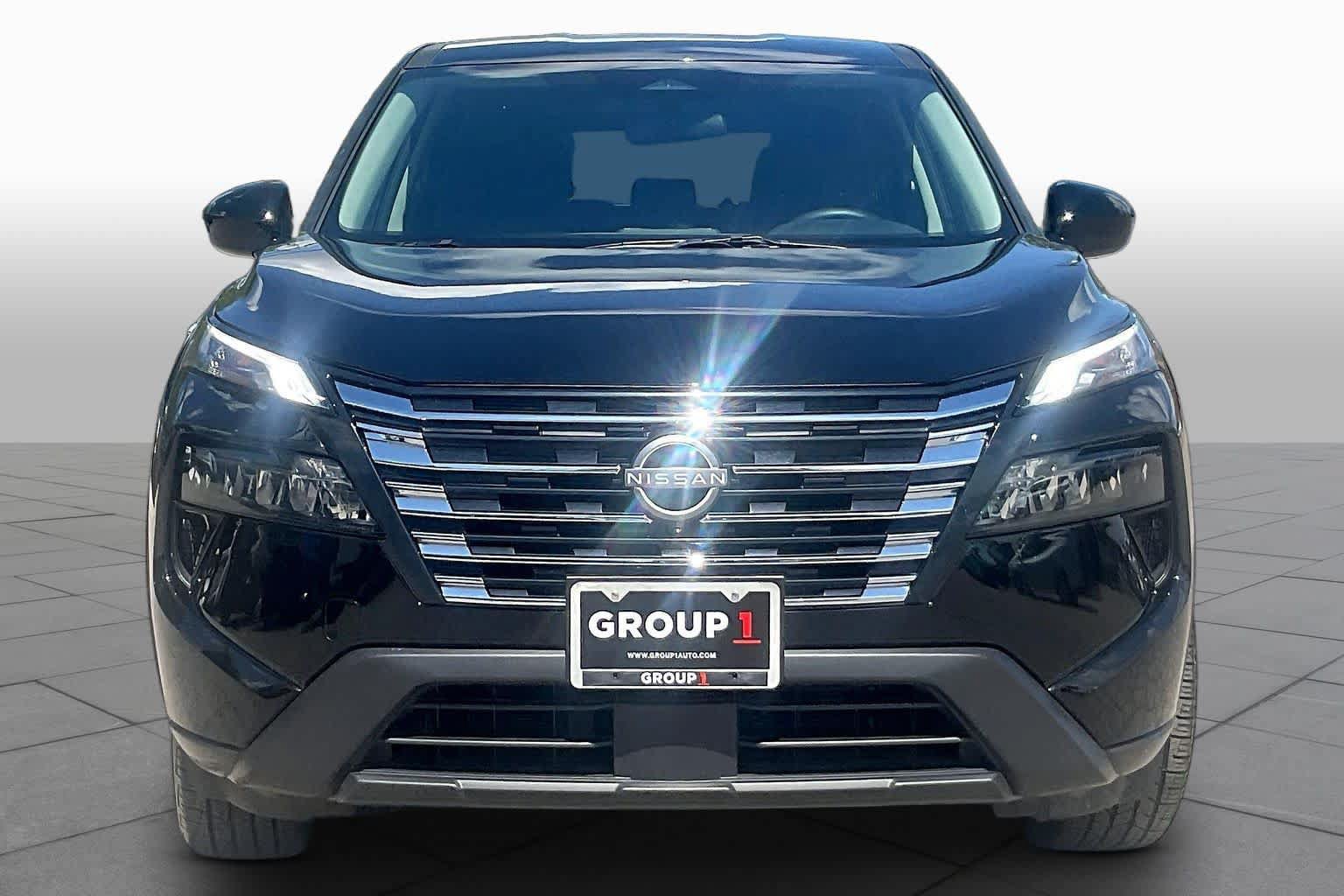 Used 2025 Nissan Rogue SV FWD image 4
