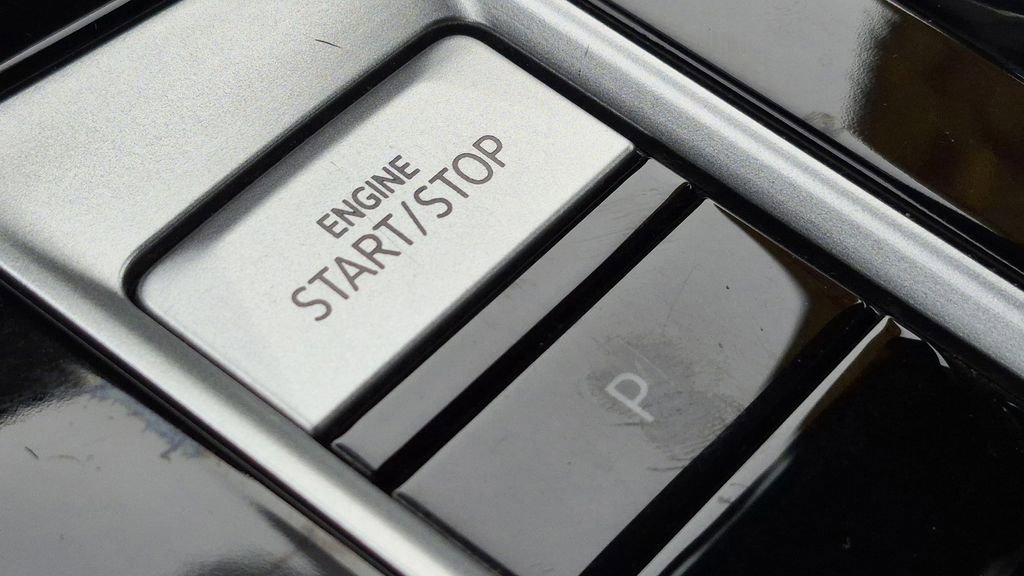 Used 2024 Volkswagen Atlas Cross Sport SE image 26