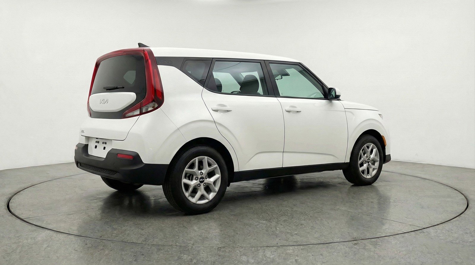 Used 2025 Kia Soul LX w/ LX Technology Package FWD image 9