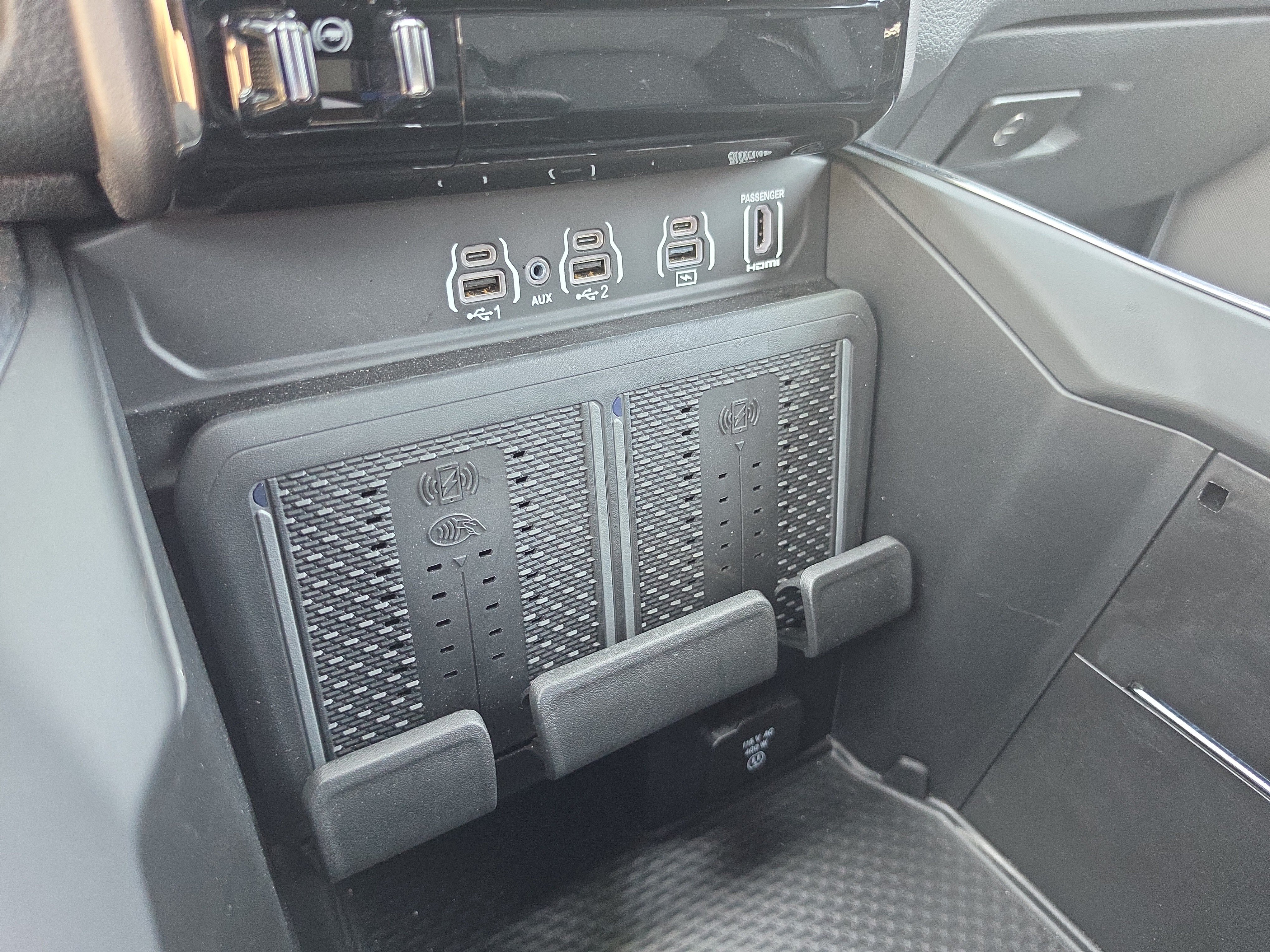 Used 2026 RAM 1500 Laramie AWD/4WD image 36