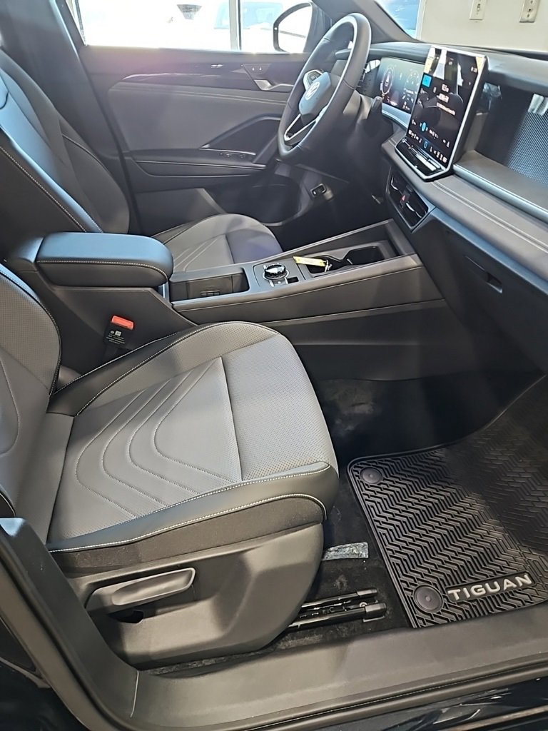 New 2026 Volkswagen Tiguan SE R-Line image 13
