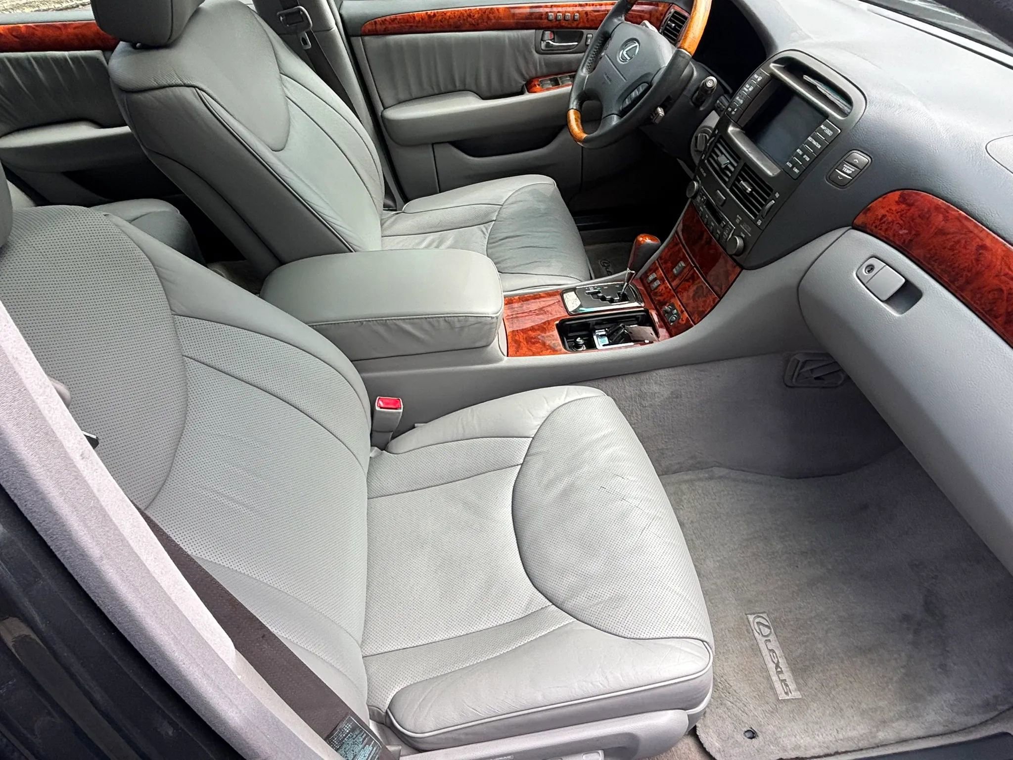 Used 2004 Lexus LS 430 RWD image 20