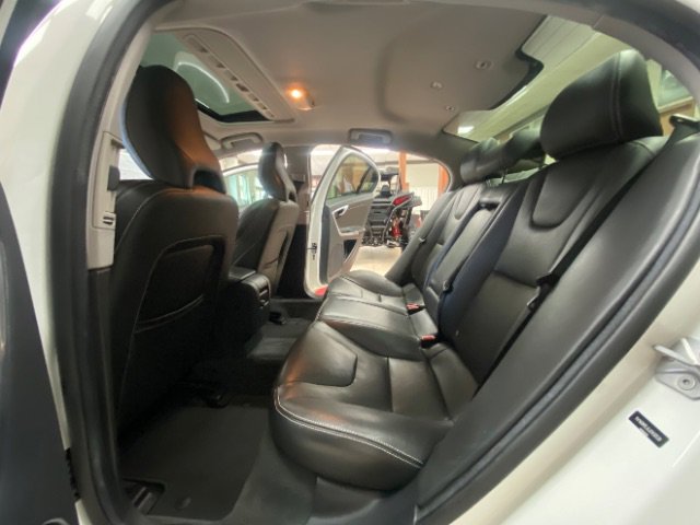 Used 2018 Volvo S60 T5 Dynamic w/ Vision Package image 17