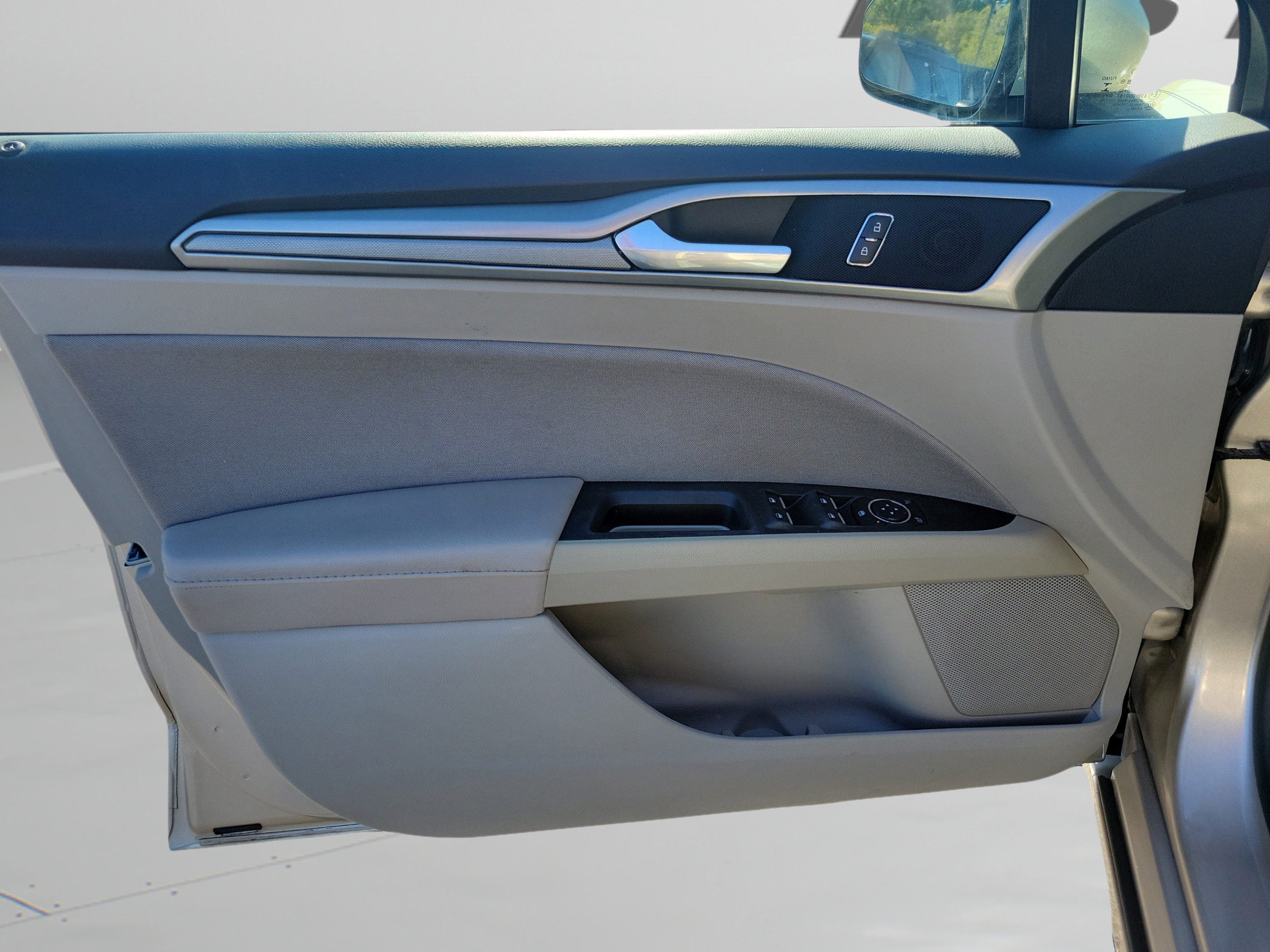Used 2019 Ford Fusion SE FWD image 17